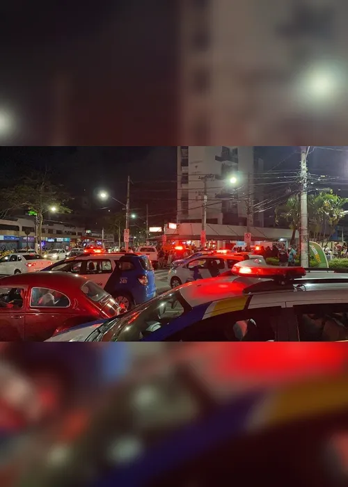 Imagem ilustrativa da imagem Polícia dispersa aglomeração e impede realização de festa clandestina na Rua da Lama