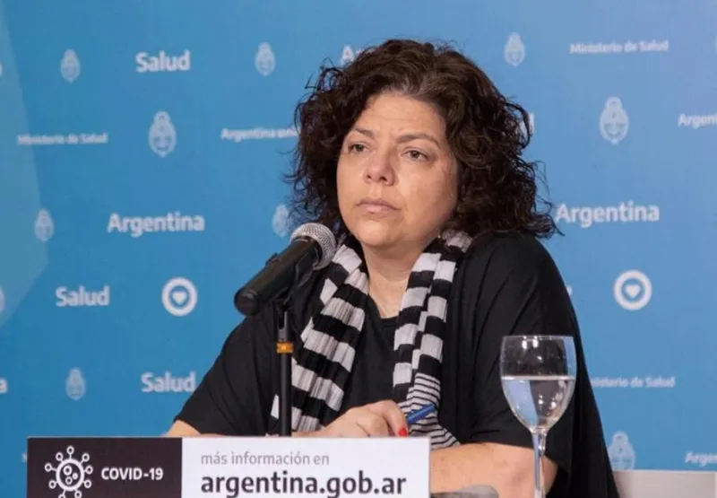 Carla Vizzotti, ministra da saúde da Argentina, justifica a medida por conta das novas variantes do coronavírus.