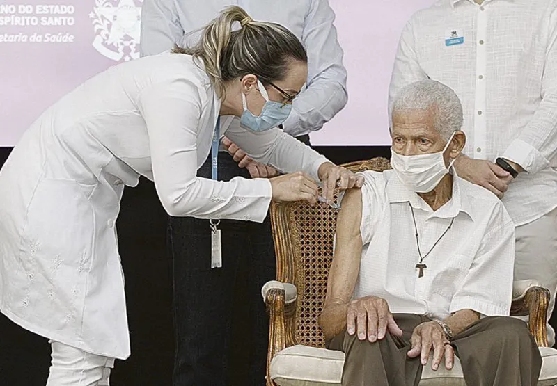 Cirilo Santana, 90 anos, recebeu a vacina na quinta-feira