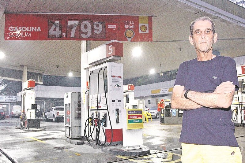 Anderson Basílio, proprietário de um posto em Vitória, disse que tendência é de alta nos preços no curto prazo (Foto: Leone Iglesias/AT)