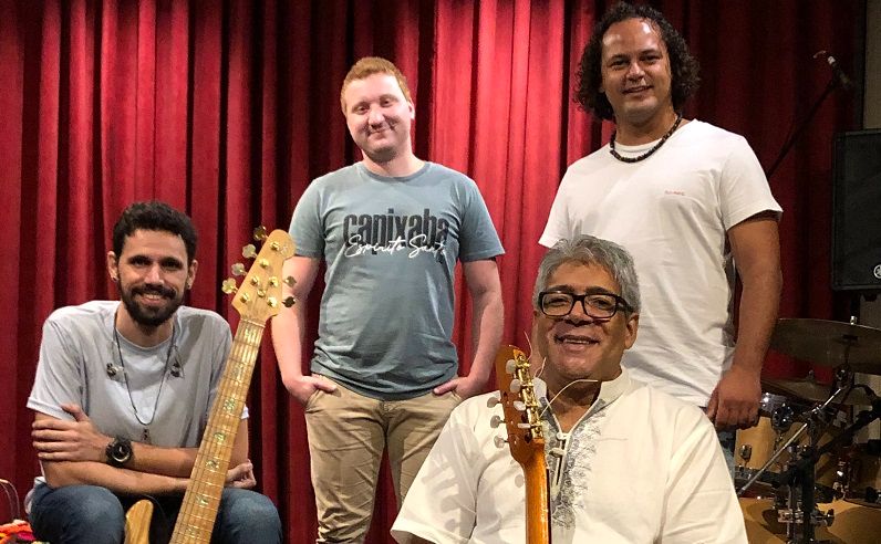 Show com Cecitônio estará disponível no YouTube do trio. (Foto: Rafael Rodrigues/Divulgação)