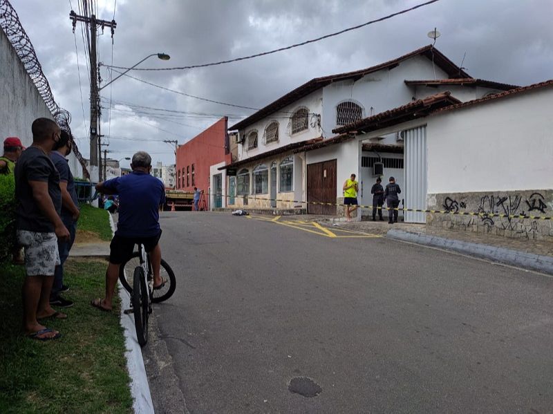 Rua onde os assaltantes foram baleados em Santa Cecília, Cariacica. (Foto: Júlia Afonso)