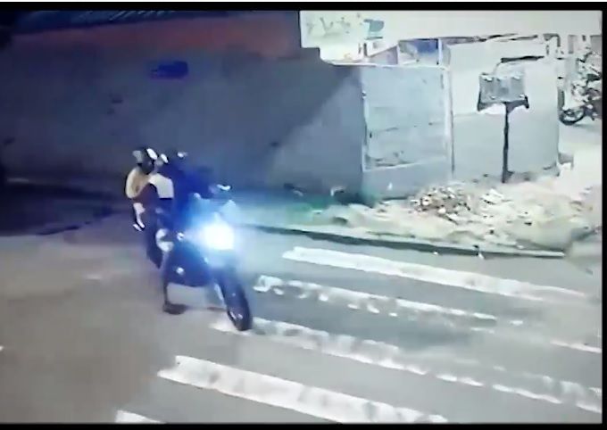 Assalto aconteceu na noite de segunda, em Estrelinha (Foto: Reprodução de vídeo)