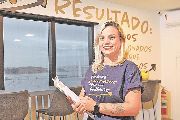A recrutadora Amanda disse que, após o início da vacinação, o mercado de trabalho voltou a se aquecer (Foto: Beto Morais/AT)