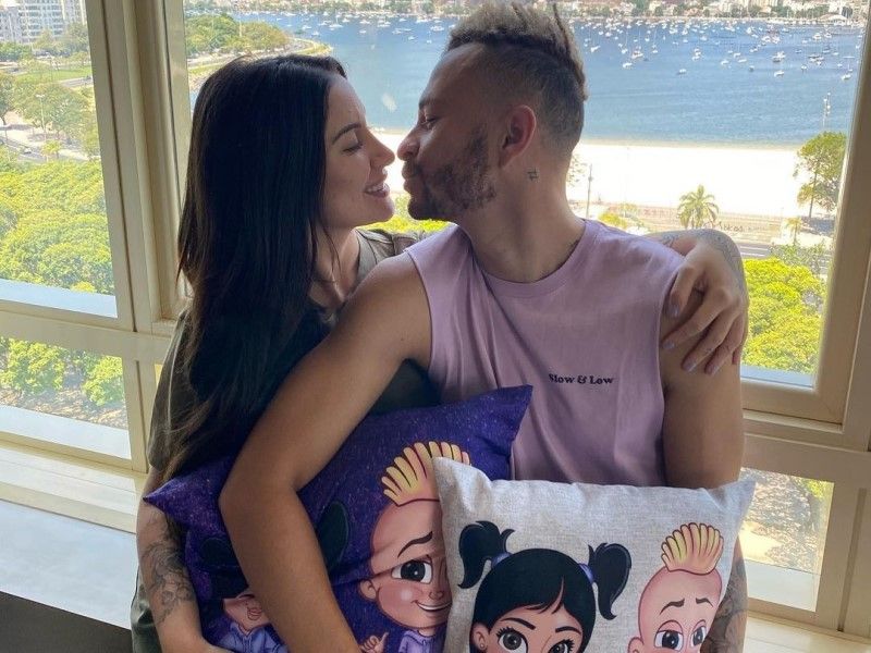 Casal compartilhou nas redes sociais o tema da festa. (Foto: Instagram/Boca Rosa)