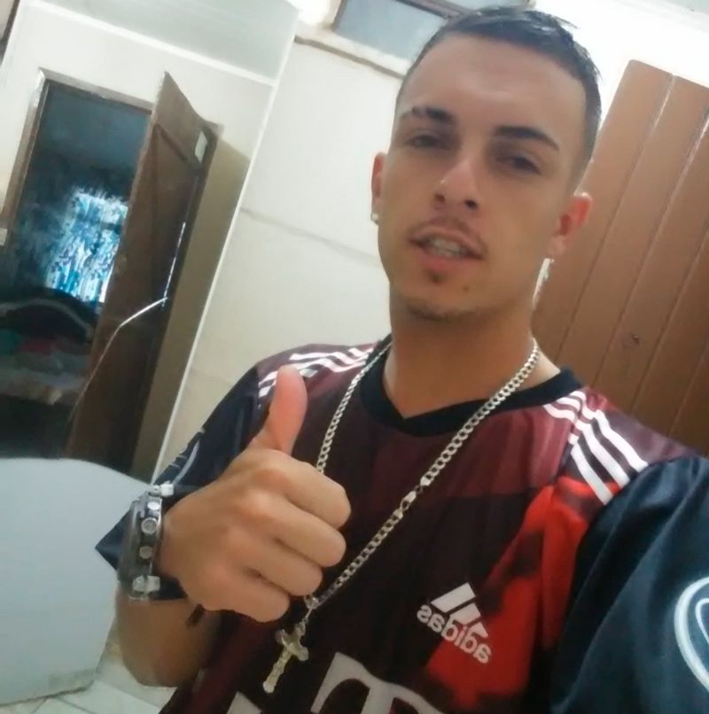 Caio José Adão Pavão foi rendido por quatro homens armados quando saía de sua casa (Foto: Acervo Pessoal)
