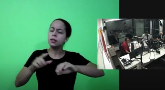 Clara durante Interpretação em Libras do áudio do Culto da Madrugada da Igreja Cristã Maranata transmitido pela Rádio Maanaim