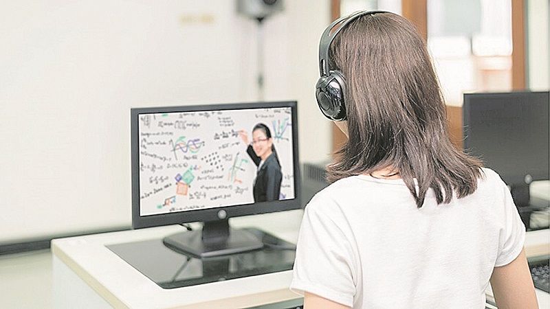 Criação e edição de videoaulas é uma das qualificações oferecidas de graça, em ambiente 100% virtual (Foto: Divulgação)