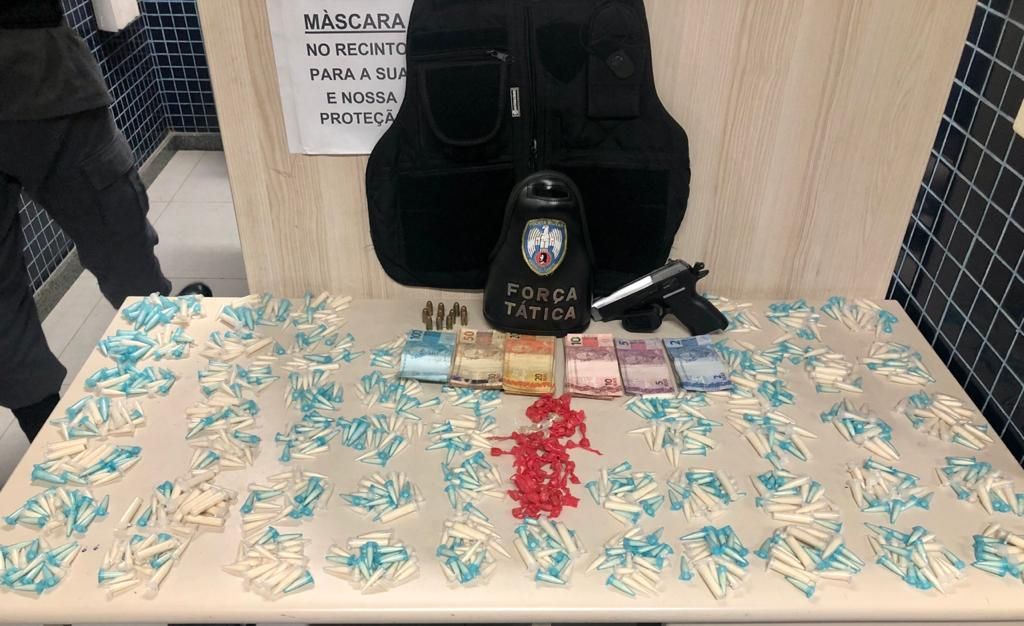 Materiais apreendidos (Foto: Divulgação/Polícia Militar)