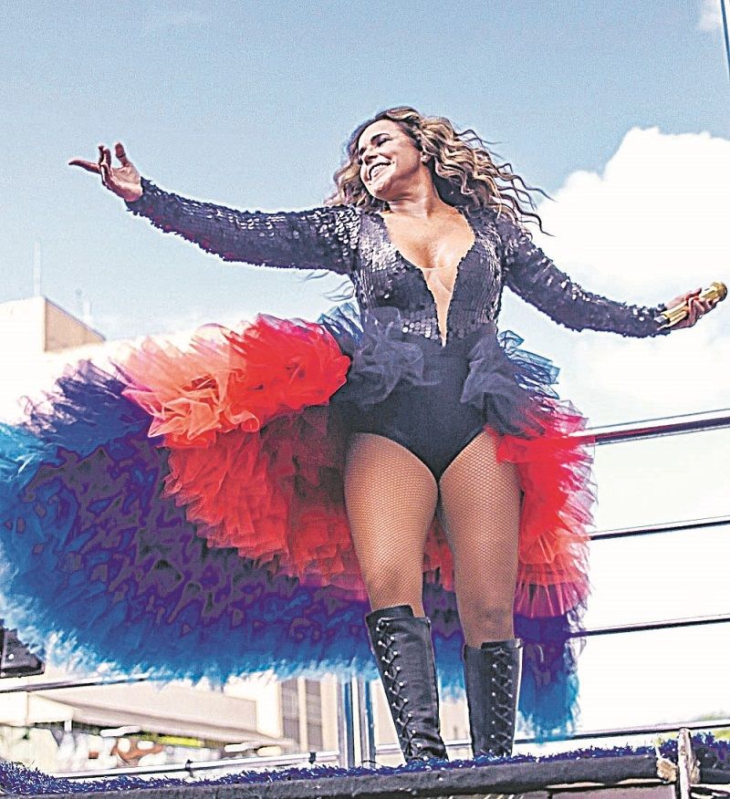 Daniela Mercury: “Carnaval é uma festa irreverente e alegre. Vou tentar trazer esse clima para a tela dos meus fãs. O que vale é a imaginação”. (Foto: AGNEWS)