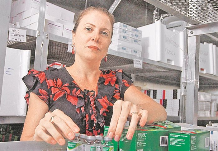 Danielle Grillo afirmou que as boas práticas da imunização preveem que toda preparação do imunizante seja feita na frente da pessoa que vai ser vacinada (Foto: Thiago Coutinho - 14/03/2019)