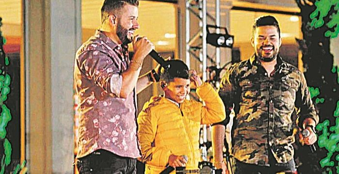 Douglas e Vinícius gravaram hit com o MC Bruninho e comemoram resultado (Foto: Divulgação)