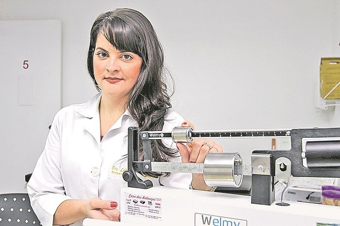 A endocrinologista pediátrica Letícia Guimarães diz que as crianças têm sido introduzidas muito cedo aos alimentos industrializados (Foto: Kadidja Fernandes/AT)