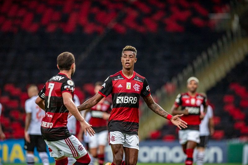 Flamengo vence clássico, deixa Vasco sob risco e encosta no Inter (Foto: Marcelo Cortes/Divulgação CRF)