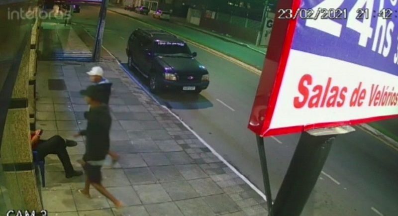 Funcionário de funerária é assaltado durante o trabalho em Guarapari (Foto: Reprodução/vídeo)