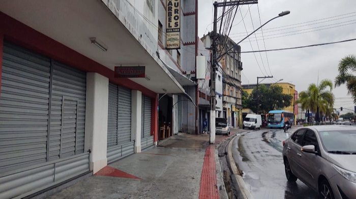 Loja fechou as portas após o crime (Foto: Taynara Nascimento)