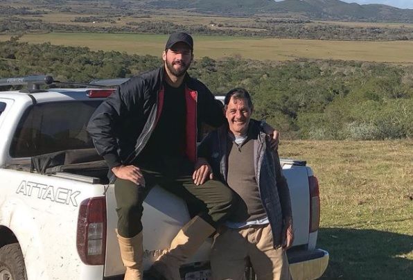 Alisson com o pai José Agostinho Becker (Foto: Reprodução/Instagram @alissonbecker)