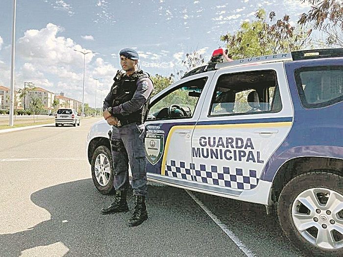 Guarda municipal durante ação em avenida da Serra: município irá receber o reforço de 46 novos agentes (Foto: Divulgação/ Prefeitura da Serra)