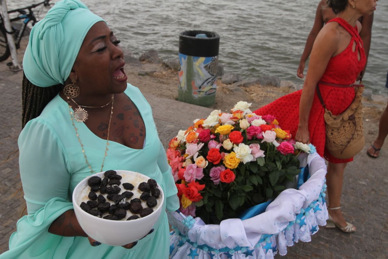 Homenagem para Iemanjá na Praia de Camburi (Foto: Beto Morais/ AT/ 02/02/2021)