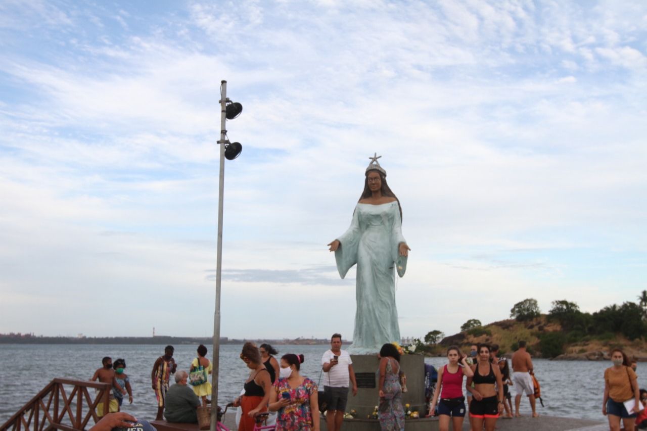 Homenagem para Iemanjá na Praia de Camburi (Foto: Beto Morais/ AT/ 02/02/2021)