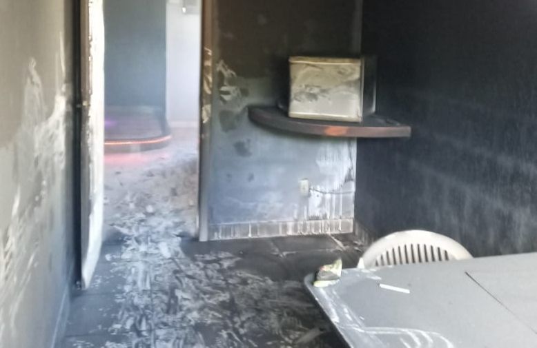 Incêndio teria começado na garagem da suíte (Foto: Divulgação)