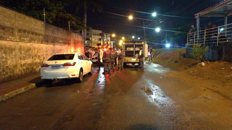 Suspeito é morto pelo comparsa após invadir prédio em Santa Mônica, Vila Velha. (Foto: Iuri Demuner)