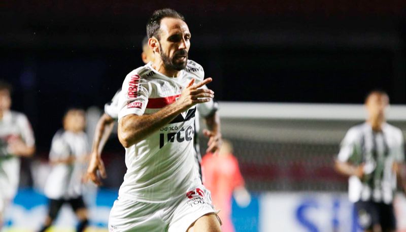 Juanfran, do São Paulo (Foto: Rubens Chiri/saopaulofc.net)
