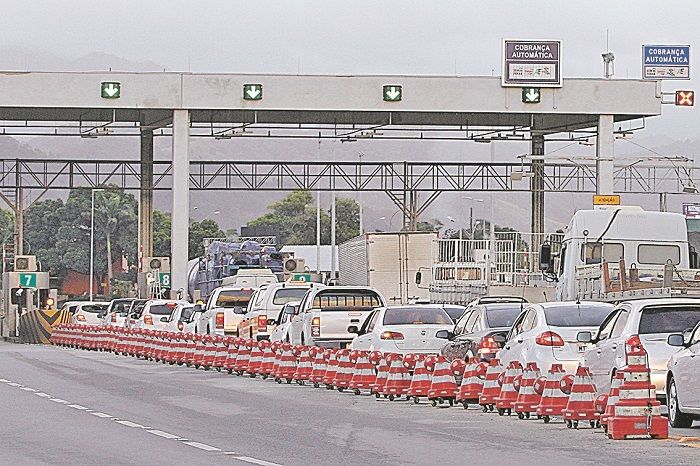 Pedágio cai por falta de duplicação na BR-101 (Foto: Thiago Coutinho — 25/07/2017)