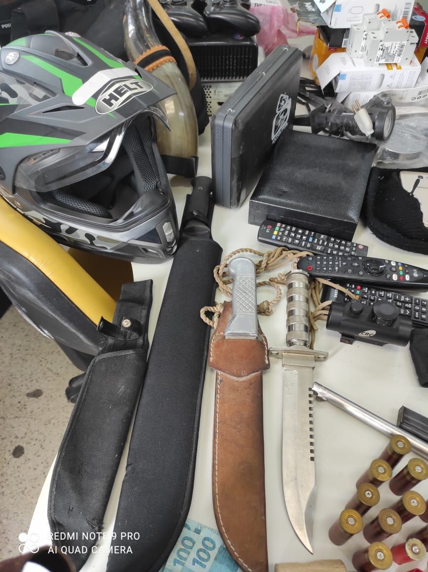 Objetos recuperados pela polícia (Foto: Divulgação/ PCES)