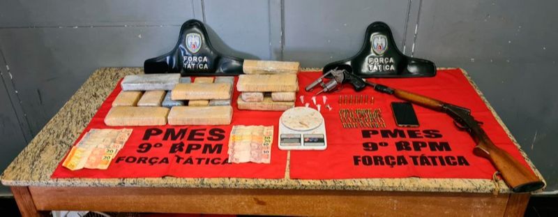 Material apreendido pela Polícia (Foto: Divulgação / PMES)