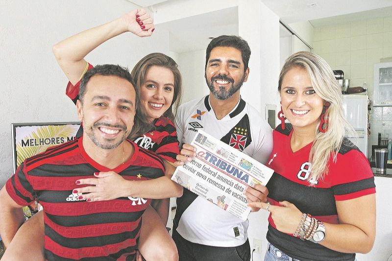 Os leitores Luiz Flávio, Helena, Renato e Lorrayne estão ansiosos para o início da “Promoção Camisa 10” (Foto: Dayana Souza/ AT)