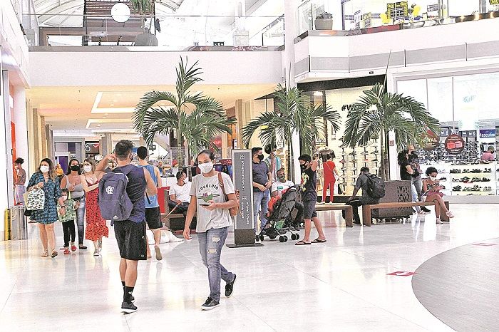 Movimento em shopping: lojas vão atender clientes em horário estendido (Foto: Kadidja Fernandes - 04/12/2020)