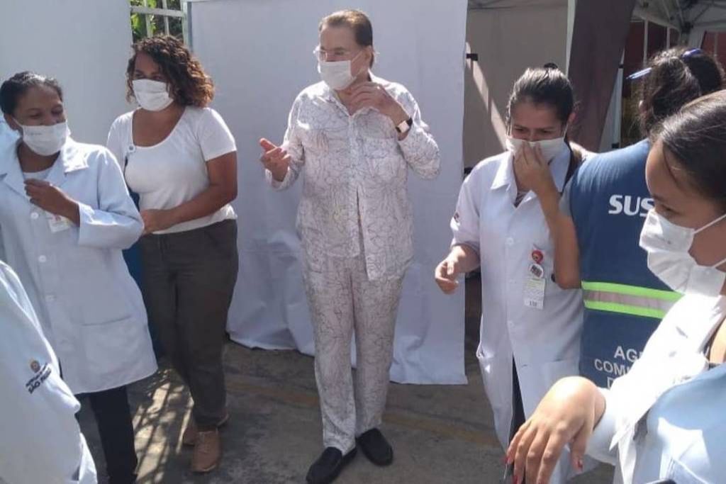 Silvio Santos recebeu a primeira dose da vacina contra Covid-19 em São Paulo (Foto: Reprodução/Instagram)