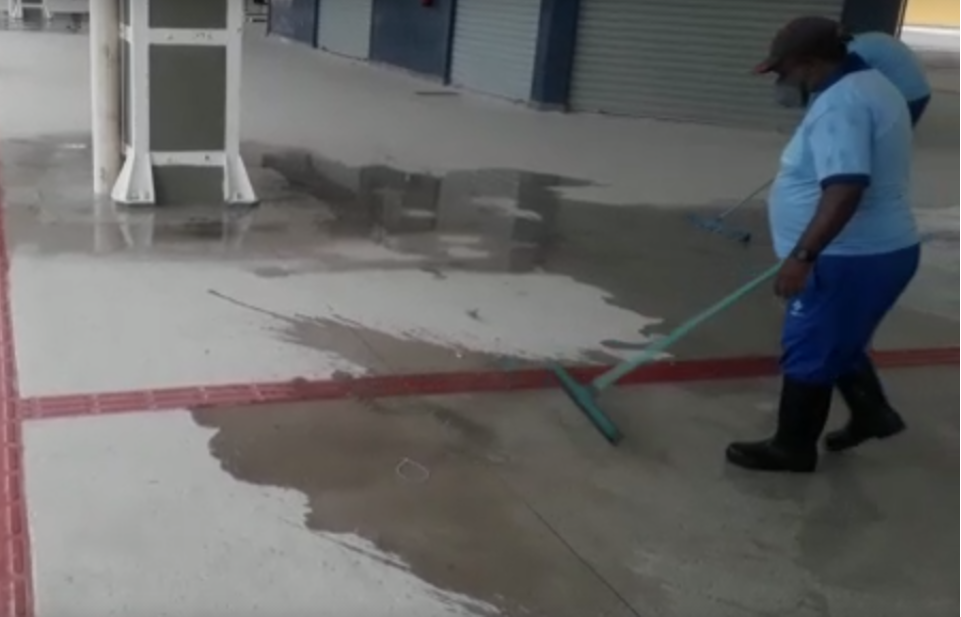 Usuários reclamam de goteiras no novo terminal de Itaparica (Foto: Reprodução)
