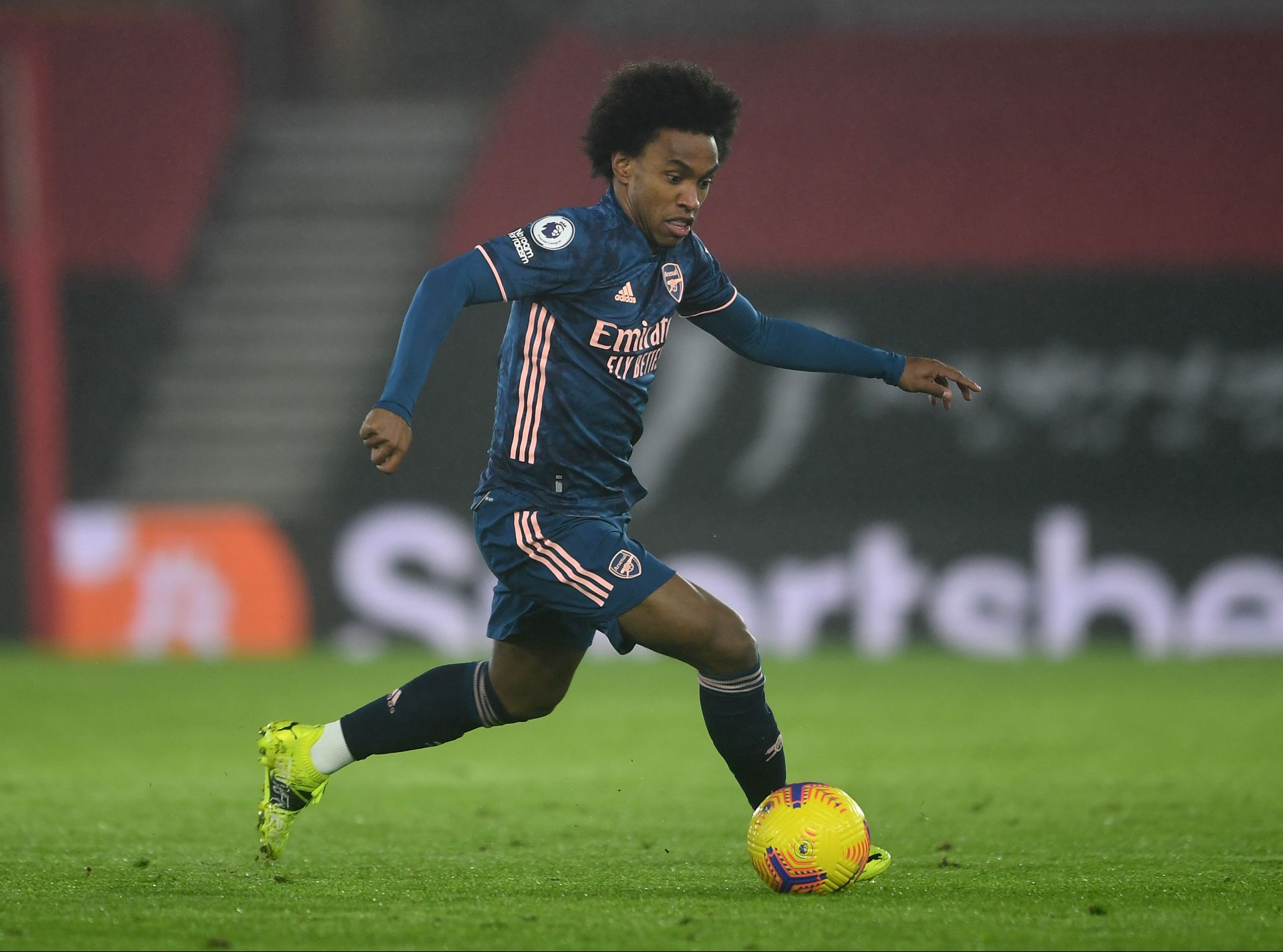 Willian, meia-atacante brasileiro do Arsenal, sofreu ataques racistas (Foto: Divulgação - Arsenal FC)