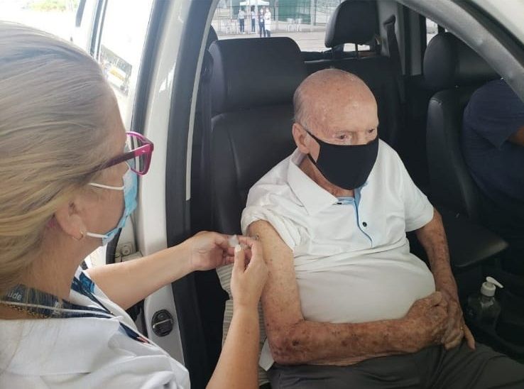 Zagallo é vacinado contra a Covid (Foto: Reprodução/Instagram)