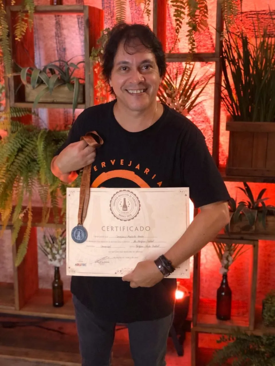 Imagem ilustrativa da imagem Cervejaria dobra produção e entrega chope em casa