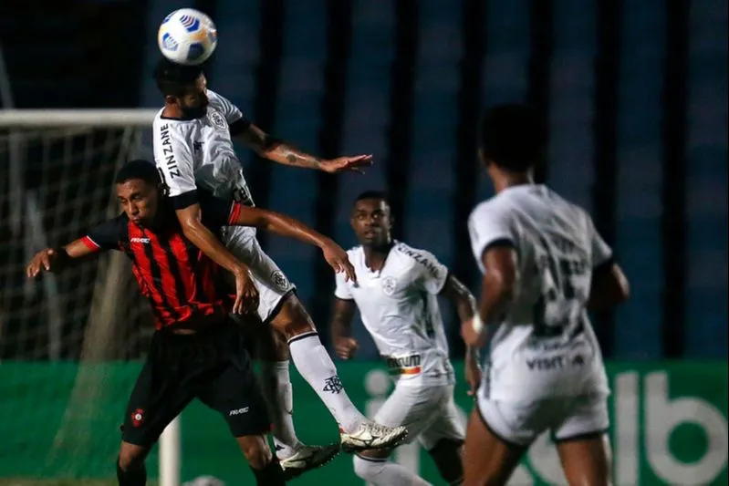 O Botafogo goleou o Moto Club e passou de fase na Copa do Brasil 