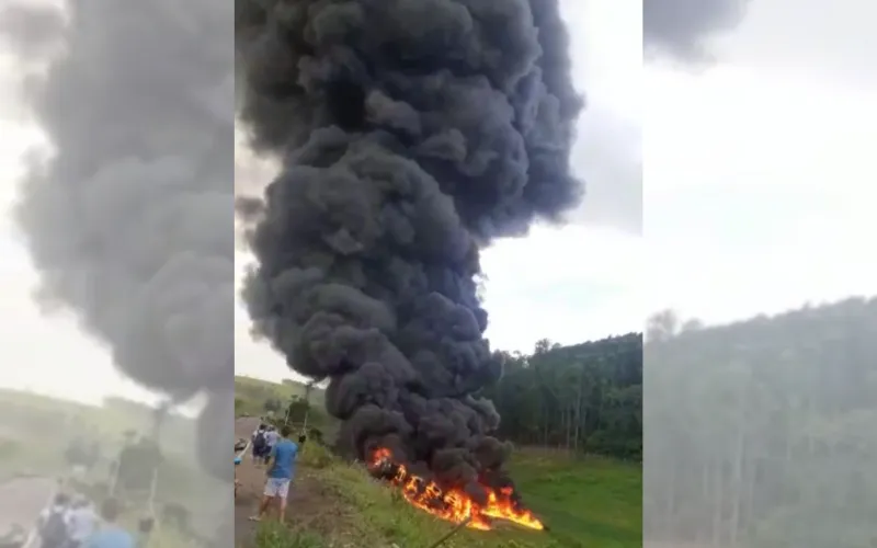 Imagem ilustrativa da imagem Vegetação e manancial foram contaminados após caminhão-tanque pegar fogo e matar motorista