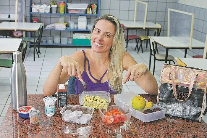 Professora  Graciele  Erzog leva marmita para o trabalho há oito anos: “Tiro  domingo para preparar os alimentos”