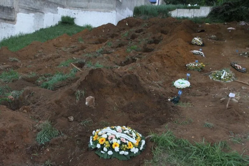 Imagem ilustrativa da imagem Mortes por Covid aumentam e mais covas são abertas em cemitério de Vitória
