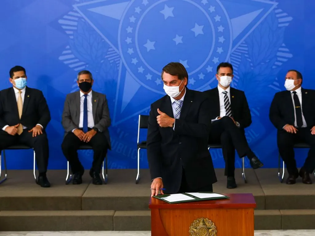 O presidente Jair Bolsonaro durante cerimônia para sanção dos projetos de lei que ampliam a aquisição de vacinas pelo Governo Federal