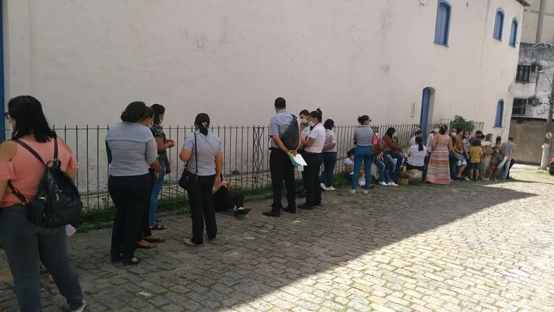 Imagem ilustrativa da imagem Profissionais da saúde enfrentam fila para não pagar taxa de sindicato
