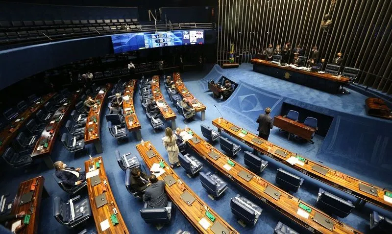 Sessão semipresencial no Senado