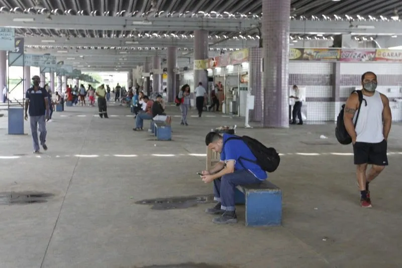 Terminal de Campo Grande ficou sem ônibus nesta segunda-feira com a paralisação dos motoristas