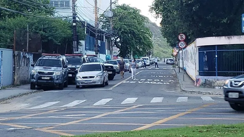 Imagem ilustrativa da imagem Bandidos tentam incendiar ônibus e trocam tiros com a PM em Vitória