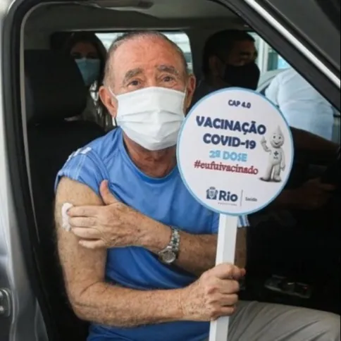 Ator foi imunizado no Rio de Janeiro