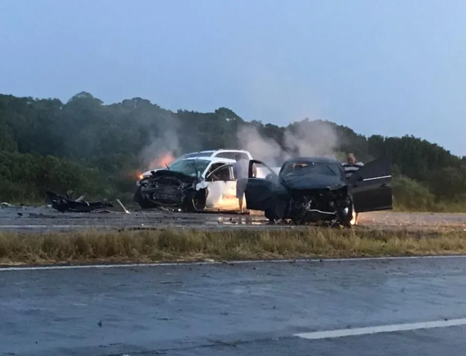 Imagem ilustrativa da imagem Acidente grave com 3 carros interdita a Rodovia do Sol em Guarapari