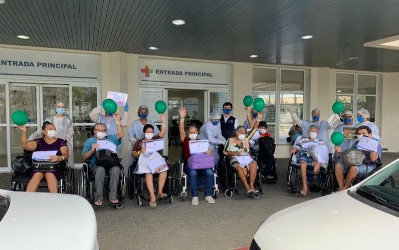 Imagem ilustrativa da imagem Curados da Covid-19, oito pacientes de Rondônia recebem alta hospitalar