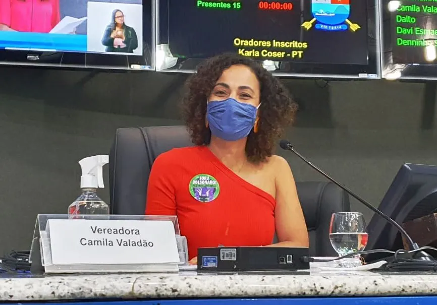 Imagem ilustrativa da imagem VÍDEO | No Dia da Mulher, vereador critica roupa de vereadora durante sessão